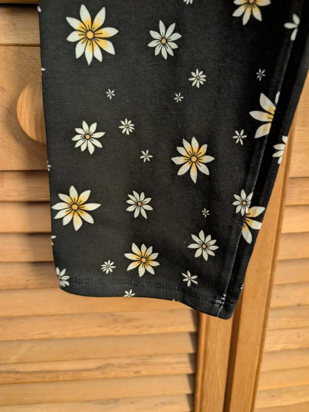 Women's No Boundaries Black Leggings w/Yellow Flowers & Elastic Waist - Size XL